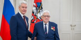 Сергей Собянин вручил государственные награды накануне Дня народного единств
