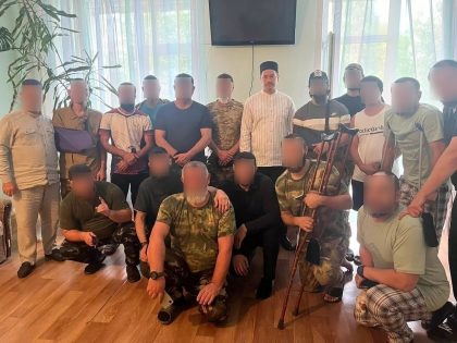 «Помоги одержать победу над врагом. Развей и низвергни их сообщество. (Навави, аль-Азкар: 188)