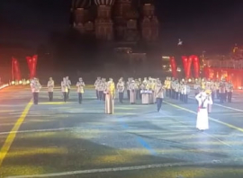 Оркестр из ОАЭ исполнил популярный советский хит «Смуглянка» на пресс-показе «Спасской башни»